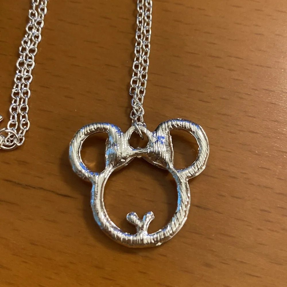 Unbranded elegant silver